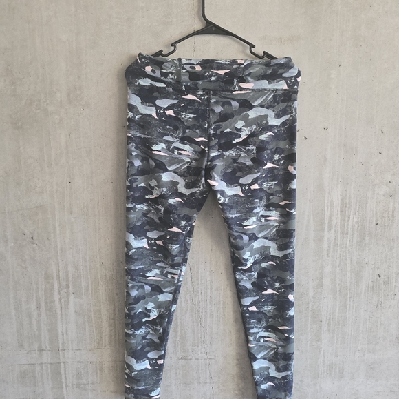 Anko size 12 camo with little bits of pink - Picture 8 of 8